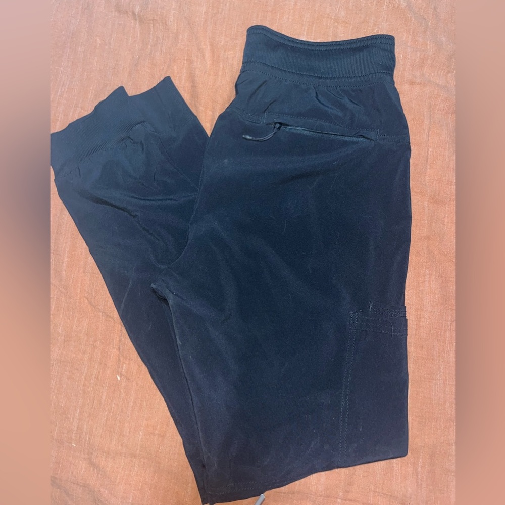 3 pairs men’s jogger scrubs
